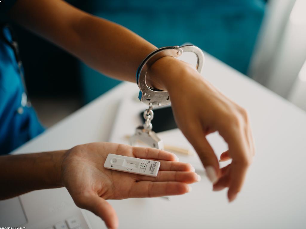 ច្បាប់និងការត្រួតពិនិត្យនៅកម្ពុជា