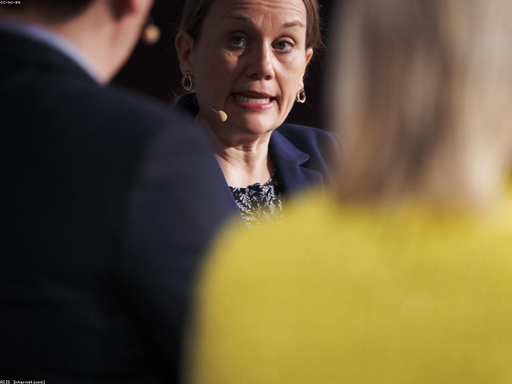 ឧបករណ៍ការពារ: ការអភិវឌ្ឍន៍ និងសារៈសំខាន់